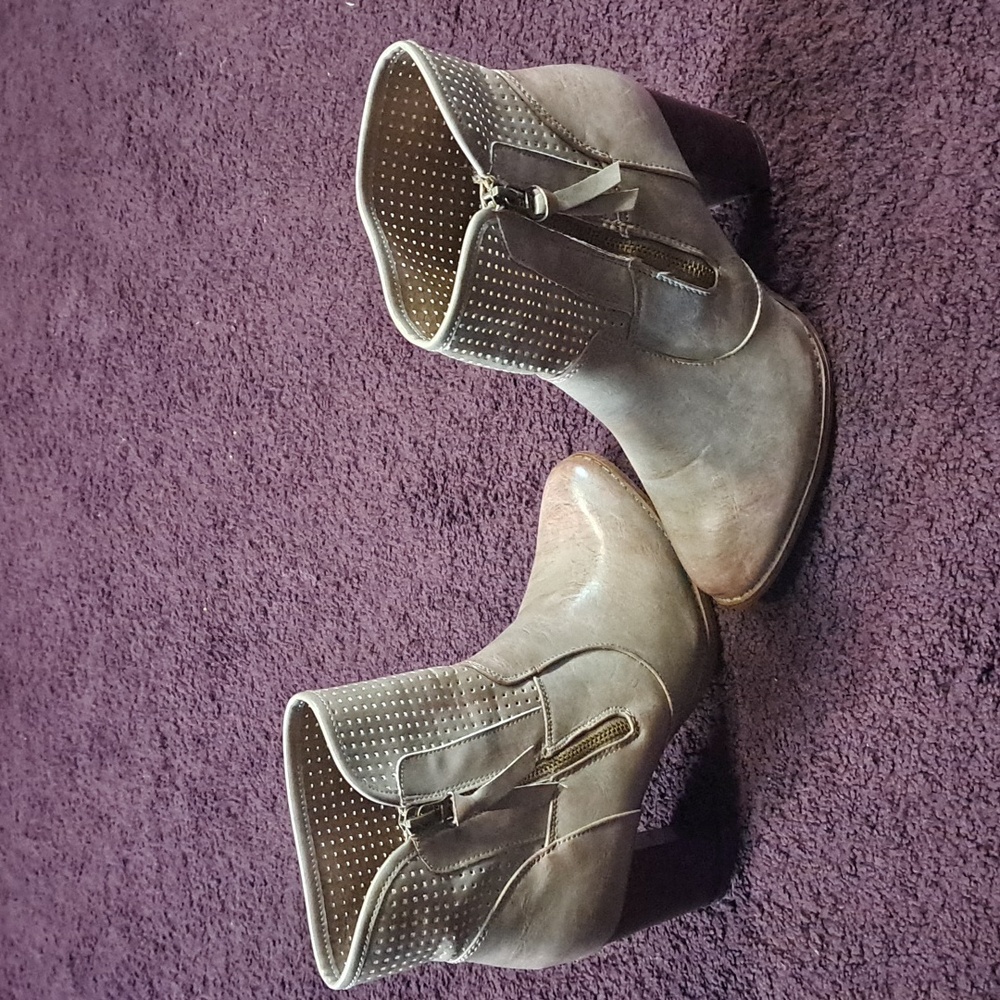 Dress shoes